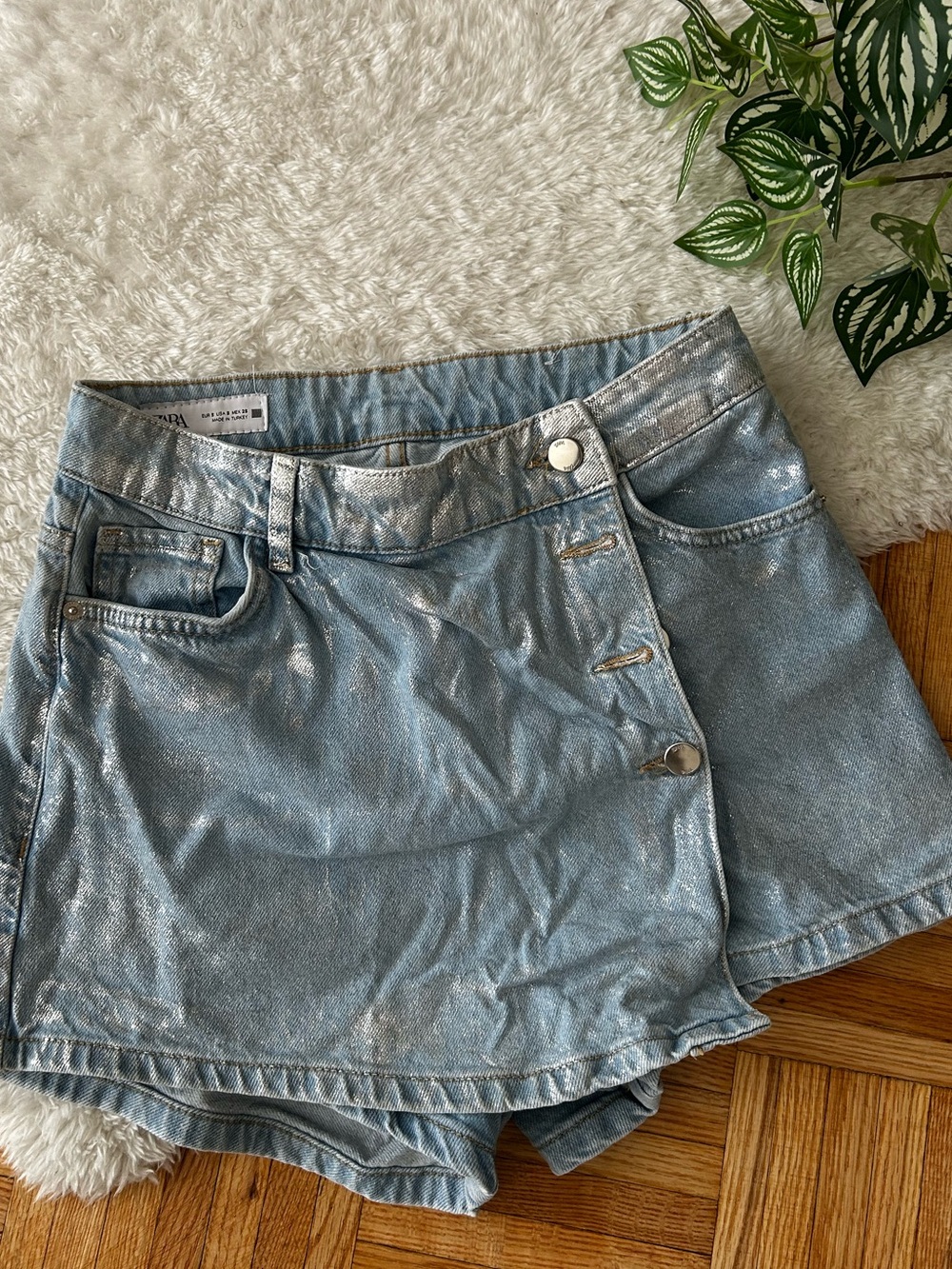 Zara Light Blue Distressed High-Waist Denim Shorts/skorts size S